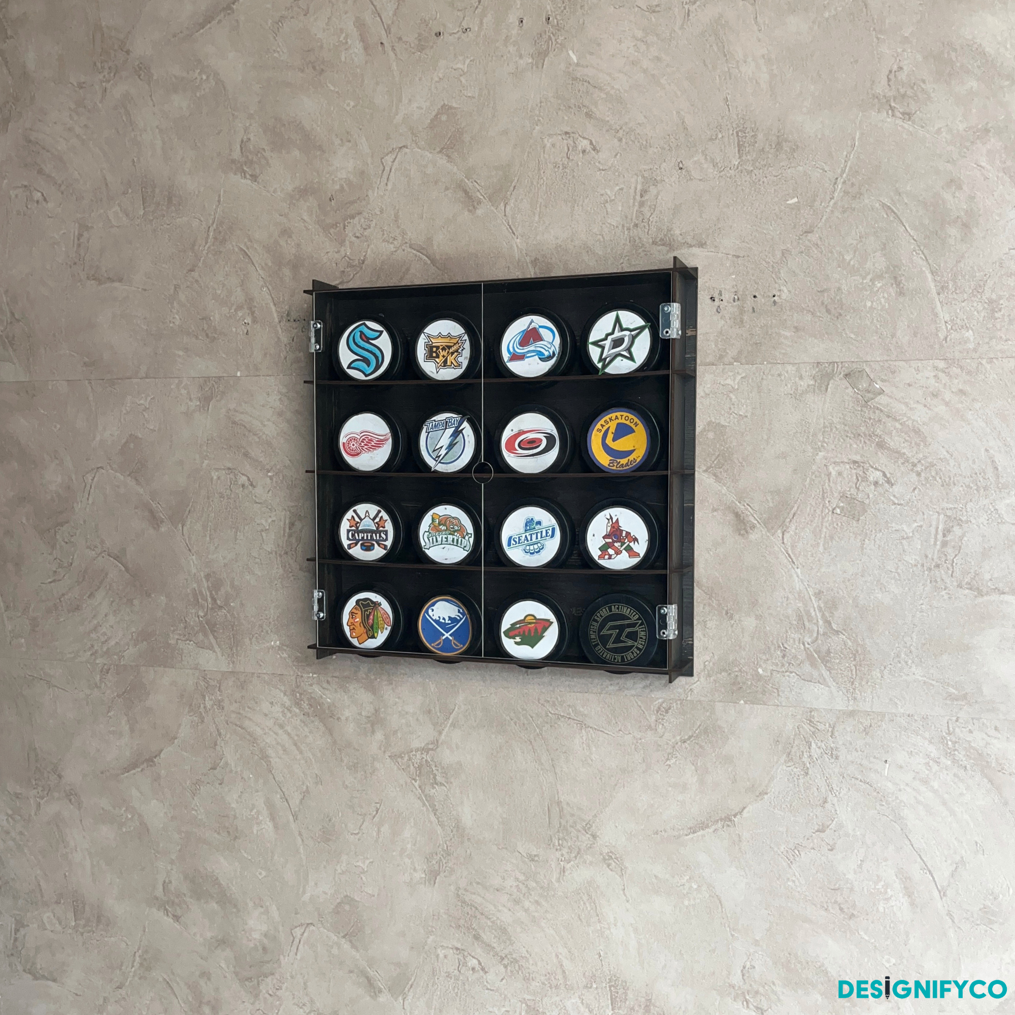 OLD BLACK Hockey 16 Display Case