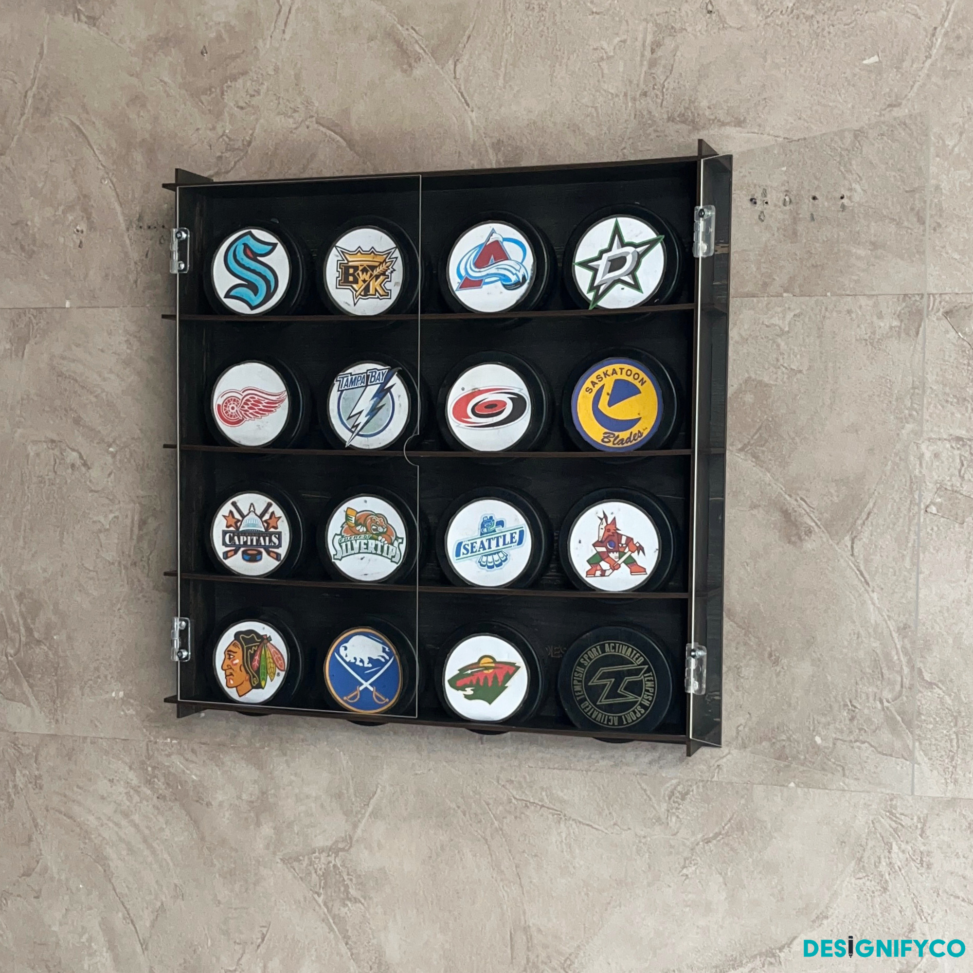 OLD BLACK Hockey 16 Display Case