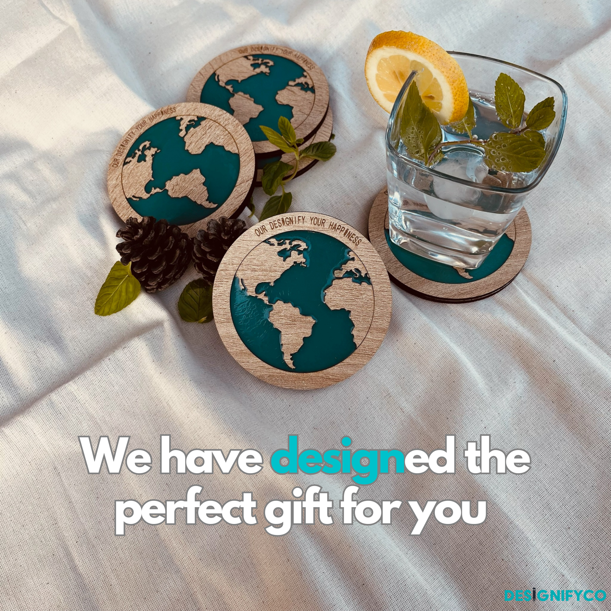 BLACK NHL Mini Helmet 32 Display Case